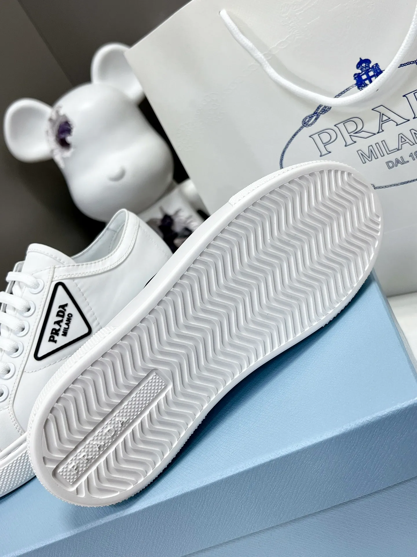 👟👟Ex-factory price 420👟👟 Purchasing level ⚡2023S launches Prada’s latest catwalk shoes, dad shoe series ͏ 💥PRADA's early spring catwalk model👠The fresh breeze has a bit of an expensive feel, and the upper is very perfect💃Elegant and elegant, crystal clear, no matter the quality of the accessories, they are all customized one-to-one, zero distance from the original version 1⃣Upper: imported waterproof twill + epoxy injection molding process 2⃣Inner: waterproof twill 3⃣Outsole: Original one-to-one molded rubber foam outsole 4⃣🔺Original packaging Heel height 4cm 5⃣Number of codes: 35-40, 41 non-returnable